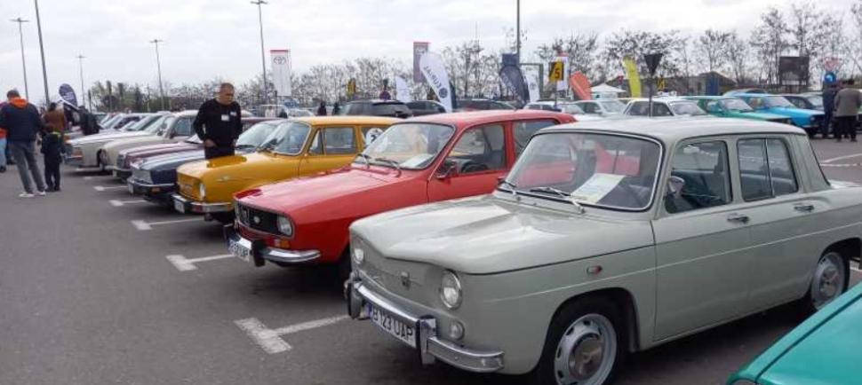 O Dacia Lăstun, vedeta paradei mașinilor din perioada comunistă. Mai sunt doar 5 în România 964485