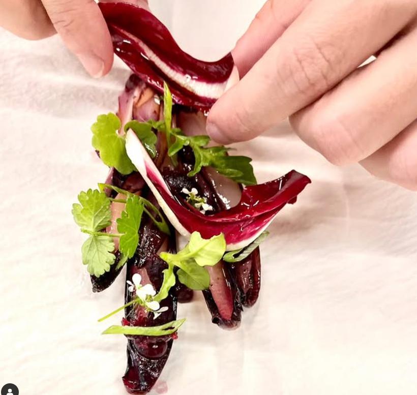 Un restaurant te plătește cu 1.000 de euro pentru degustarea unei cine gourmet cu 10 feluri de mâncare 963408