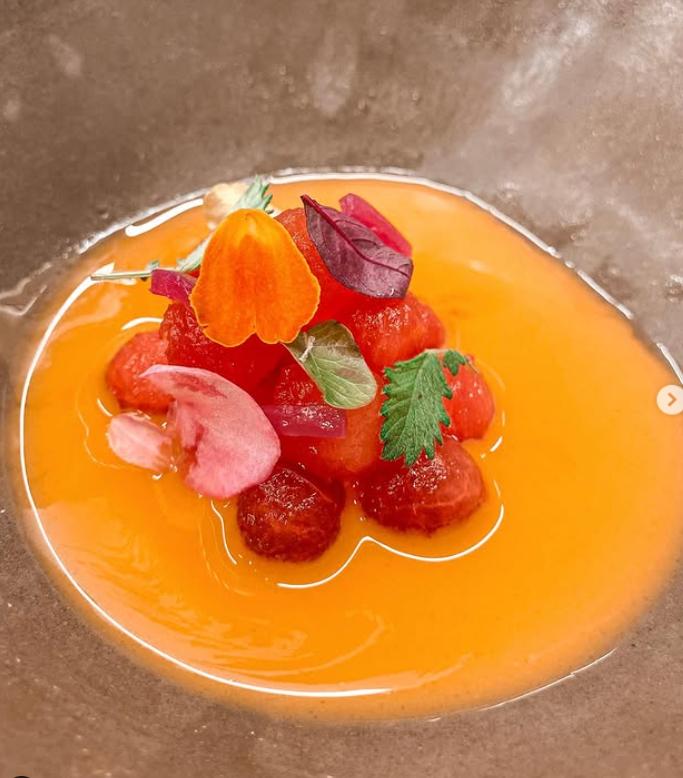 Un restaurant te plătește cu 1.000 de euro pentru degustarea unei cine gourmet cu 10 feluri de mâncare 963411