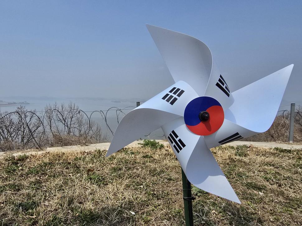 „Nu știe dacă a avut un băiat sau o fată. A murit așa.” Poveștile familiilor despărțite de granița care rupe Coreea în două 964163