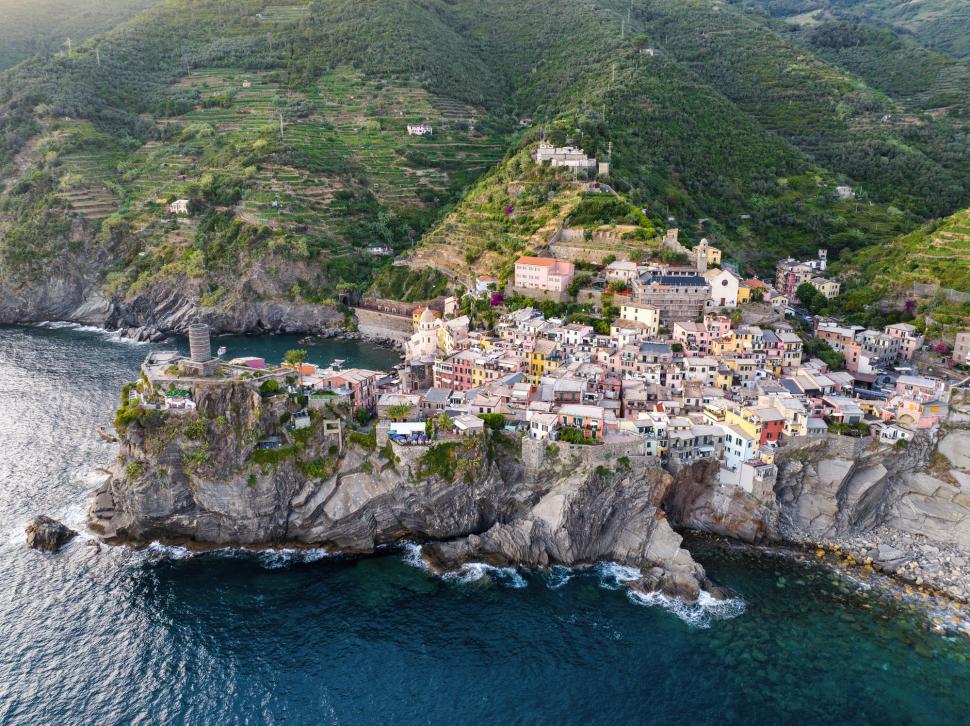 O destinație de vacanță preferată de români îi amendează cu până la 2.500 de euro pe turiștii care se duc acolo în șlapi 964723