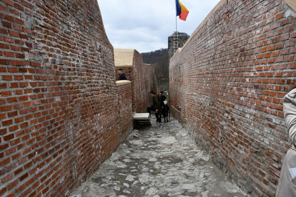 Cetatea lui Vlad Țepeș din Argeș își redeschide porțile după trei ani de renovări. Cum arată acum vestigiul 964882