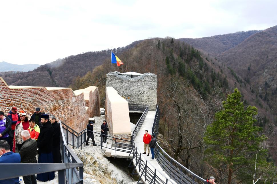Cetatea lui Vlad Țepeș din Argeș își redeschide porțile după trei ani de renovări. Cum arată acum vestigiul 964886