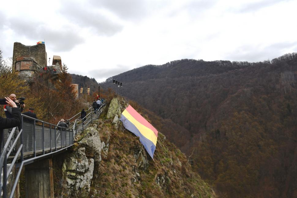 Cetatea lui Vlad Țepeș din Argeș își redeschide porțile după trei ani de renovări. Cum arată acum vestigiul 964890