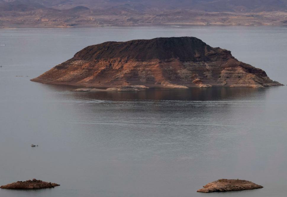 Ce s-a întâmplat cu tânărul care a mers pe insula interzisă cu o nucă de cocos şi o doză de Cola. Acolo trăieşte un trib izolat 965544