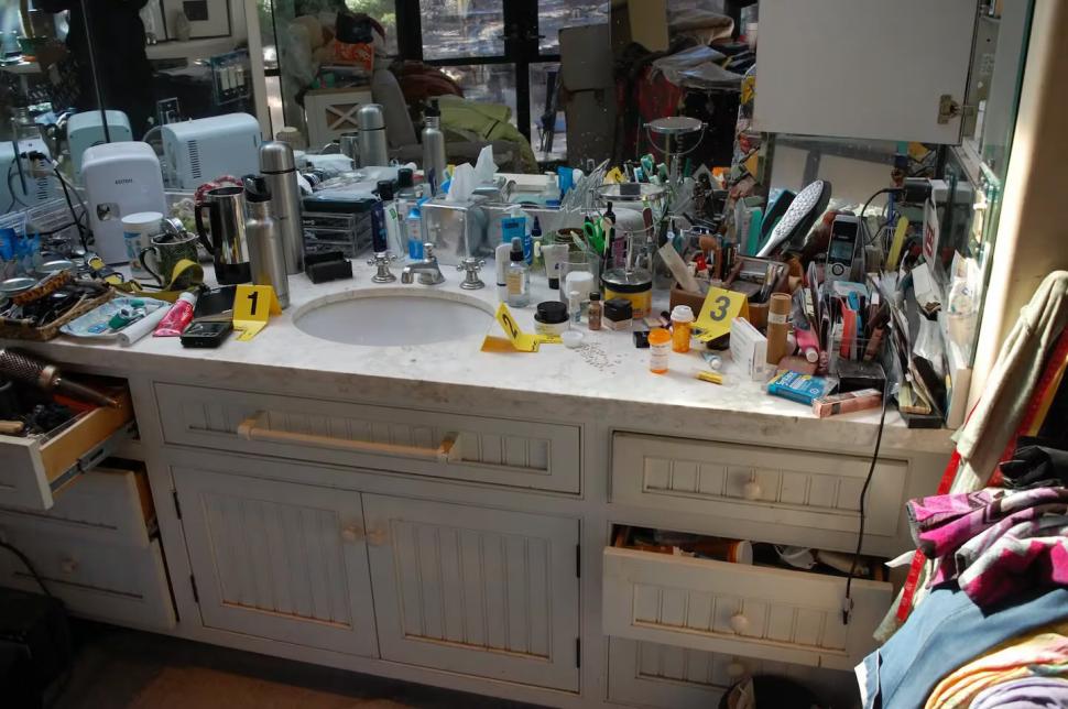 Imagini sfâșietoare din momentul în care polițiștii intră în casa lui Gene Hackman. Cum au fost găsiți actorul și soția sa 965528