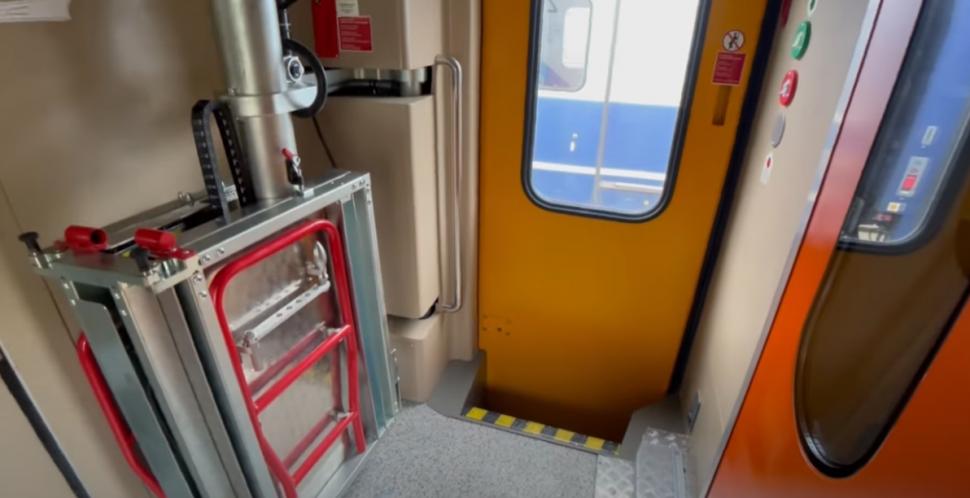 Imagini din primul tren modernizat cu bani din PNRR. A plecat din Gara de Nord la Constanţa și va circula de patru ori pe zi 965621