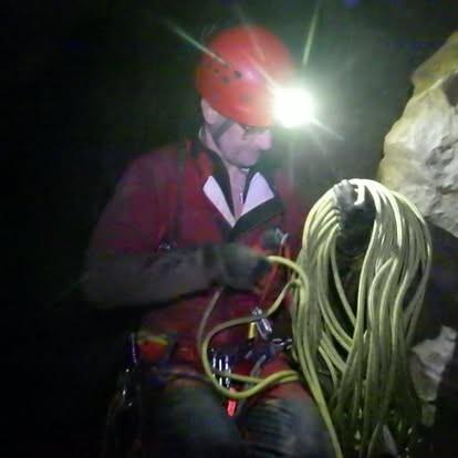 Se redeschide „grădiniţa de lilieci" de la Luşca. De mamifere are grijă un preot speolog: „Nu sunt dracul gol cu aripi negre” 965873