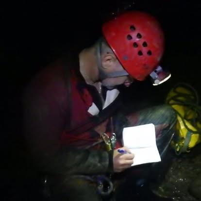 Se redeschide „grădiniţa de lilieci" de la Luşca. De mamifere are grijă un preot speolog: „Nu sunt dracul gol cu aripi negre” 965874