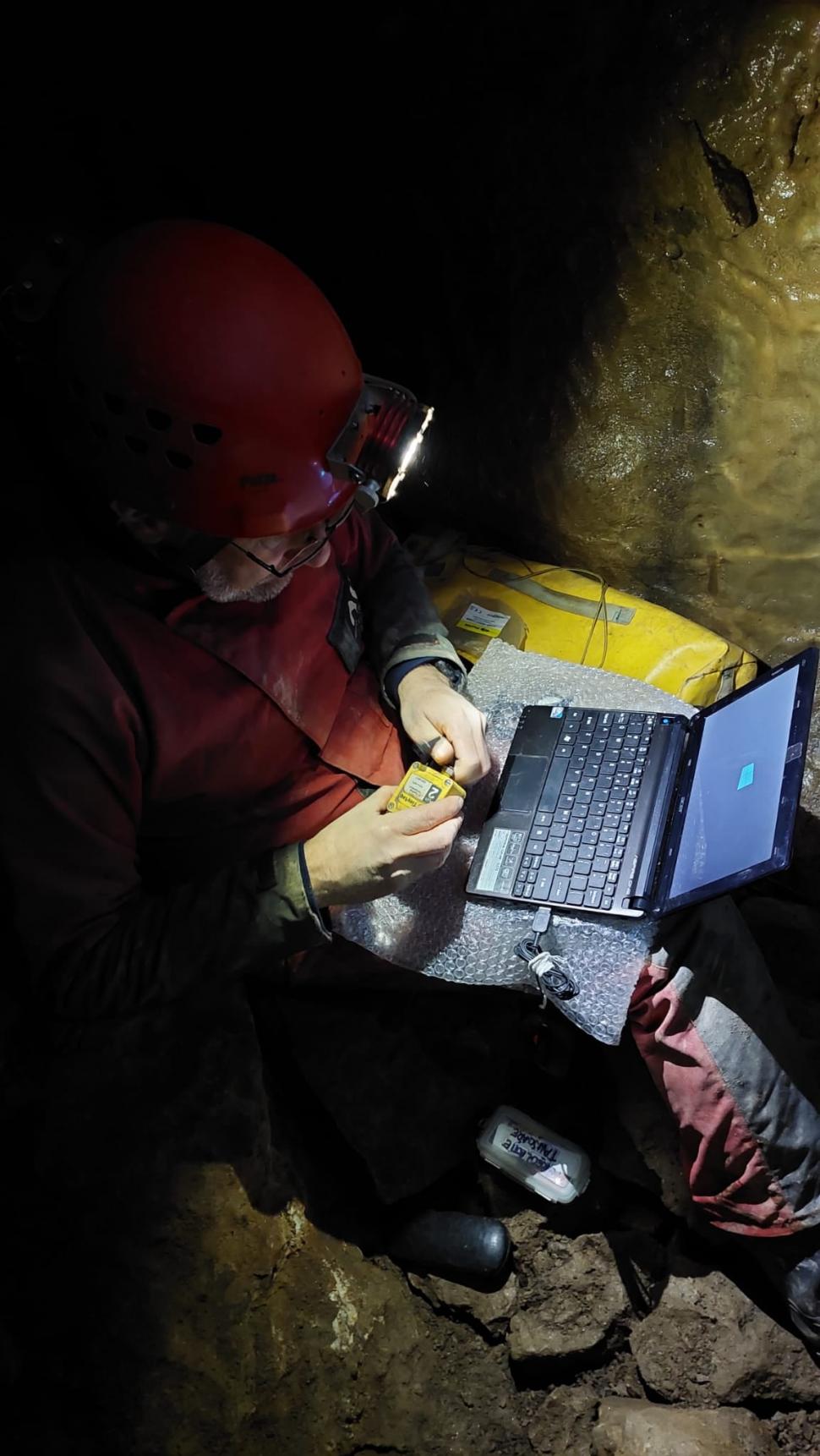 Se redeschide „grădiniţa de lilieci" de la Luşca. De mamifere are grijă un preot speolog: „Nu sunt dracul gol cu aripi negre” 965889