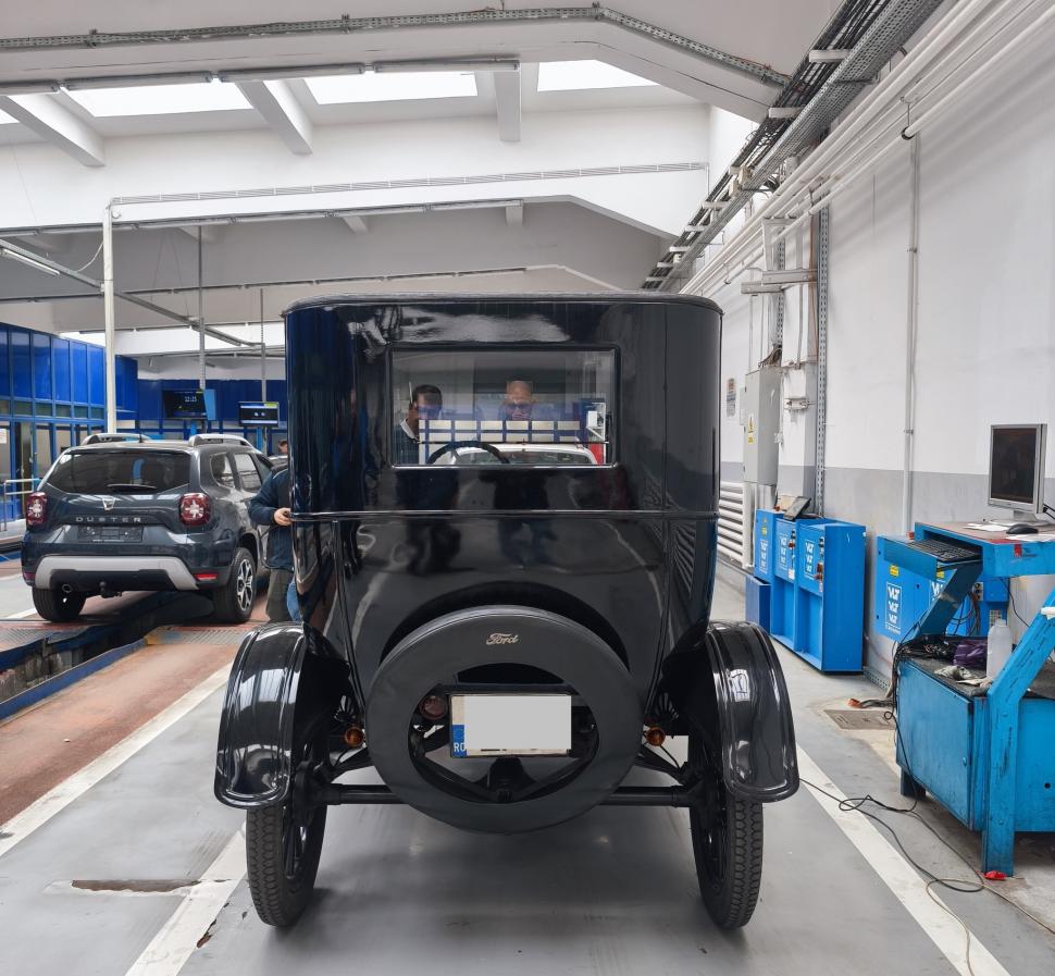 Un Ford Model T fabricat acum 102 ani, maşina care a lansat transportul rutier accesibil, a trecut pragul RAR 965688