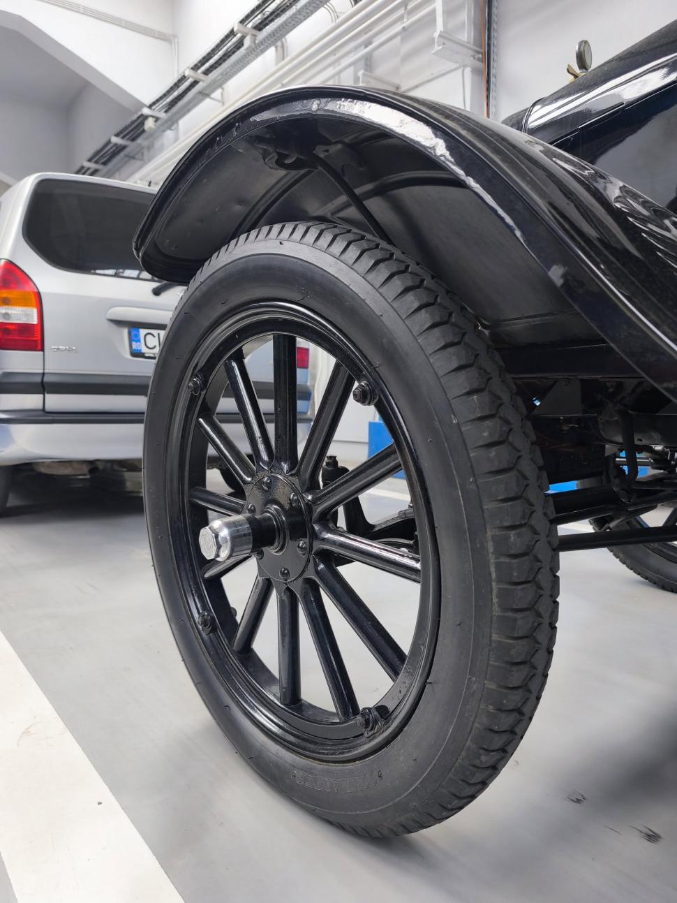 Un Ford Model T fabricat acum 102 ani, maşina care a lansat transportul rutier accesibil, a trecut pragul RAR 965689