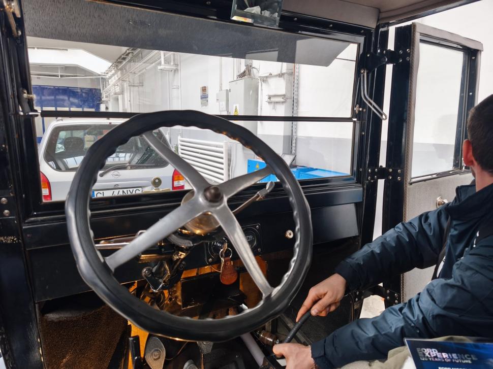 Un Ford Model T fabricat acum 102 ani, maşina care a lansat transportul rutier accesibil, a trecut pragul RAR 965690