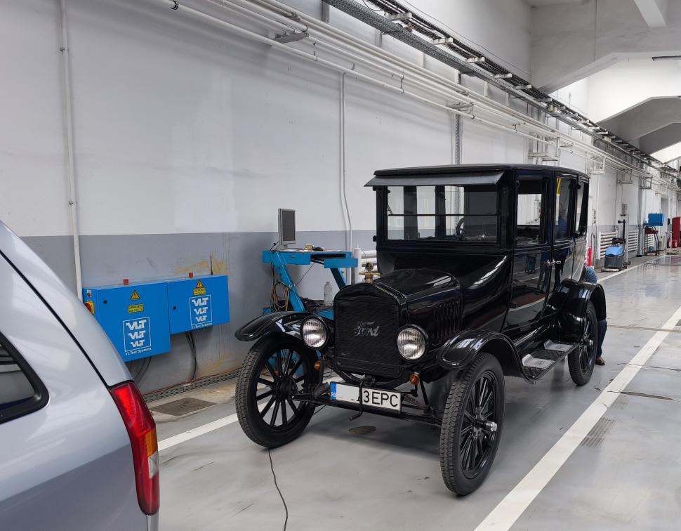 Un Ford Model T fabricat acum 102 ani, maşina care a lansat transportul rutier accesibil, a trecut pragul RAR 965691