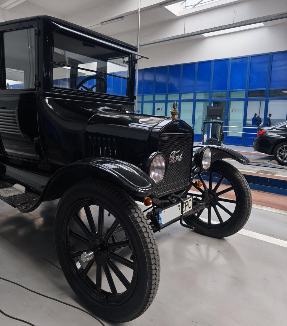 Un Ford Model T fabricat acum 102 ani, maşina care a lansat transportul rutier accesibil, a trecut pragul RAR 965692