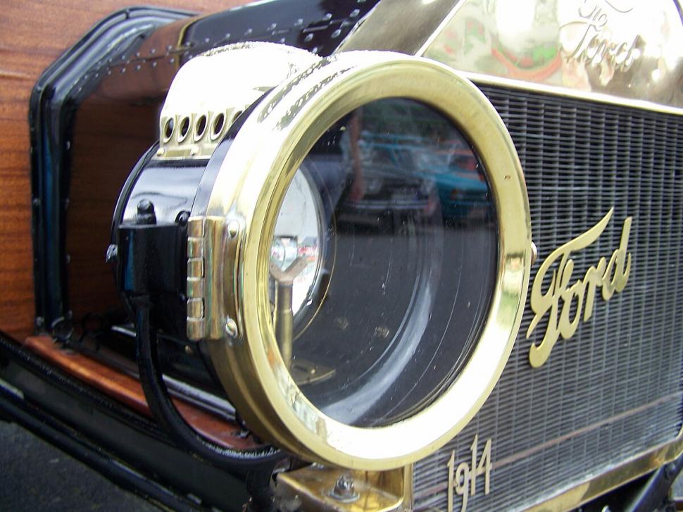 Un Ford Model T fabricat acum 102 ani, maşina care a lansat transportul rutier accesibil, a trecut pragul RAR 965693