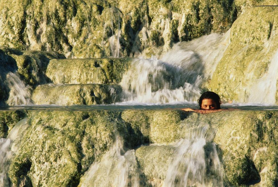 Cum arată acum o stațiune de 3.000 de ani cu ape termale sulfuroase. Se spune că soldații romani făceau baie acolo și-și tratau rănile 966033