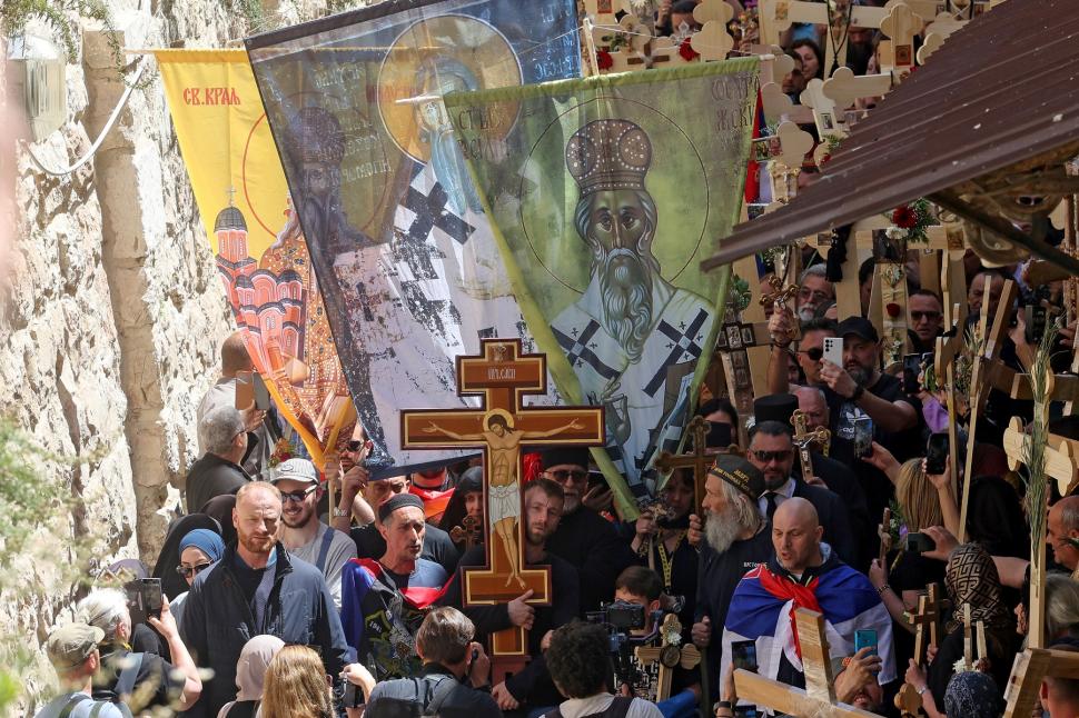 Mii de credincioşi au participat la procesiunea "Drumul Crucii" în Ierusalim 966137