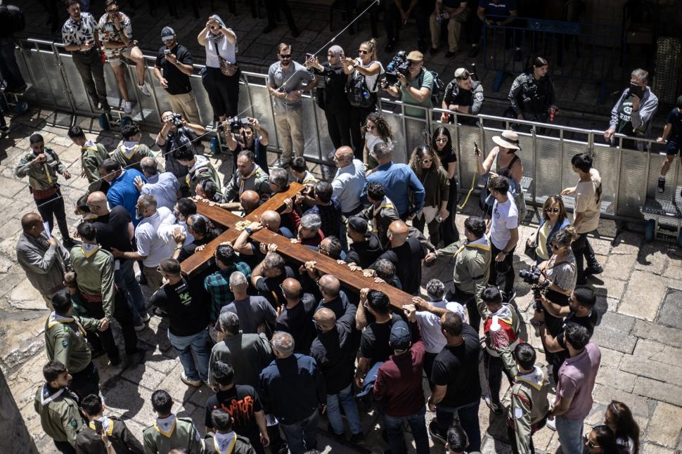 Mii de credincioşi au participat la procesiunea "Drumul Crucii" în Ierusalim 966138