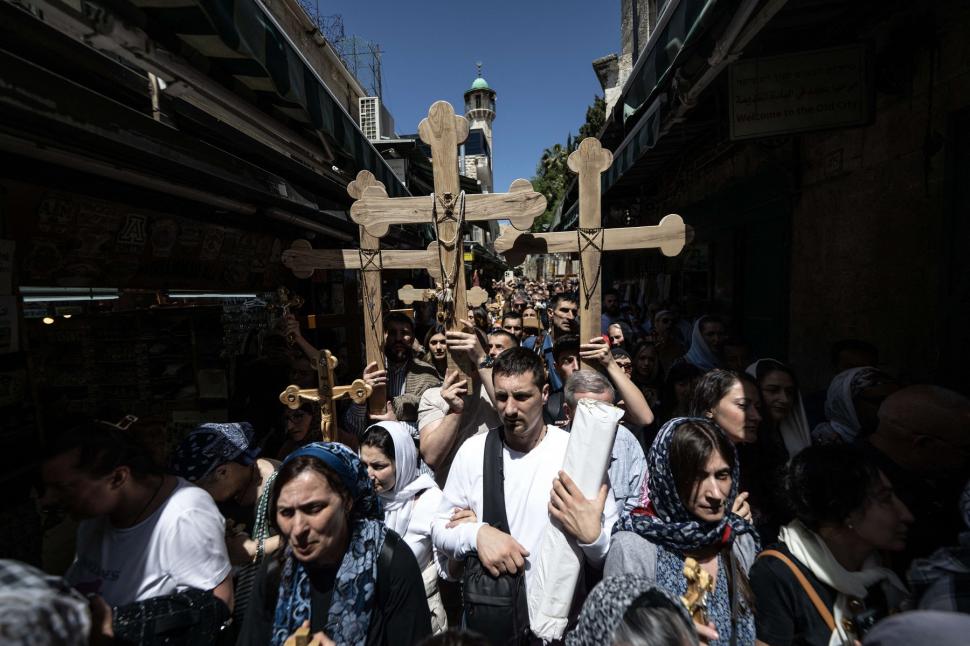 Mii de credincioşi au participat la procesiunea "Drumul Crucii" în Ierusalim 966139
