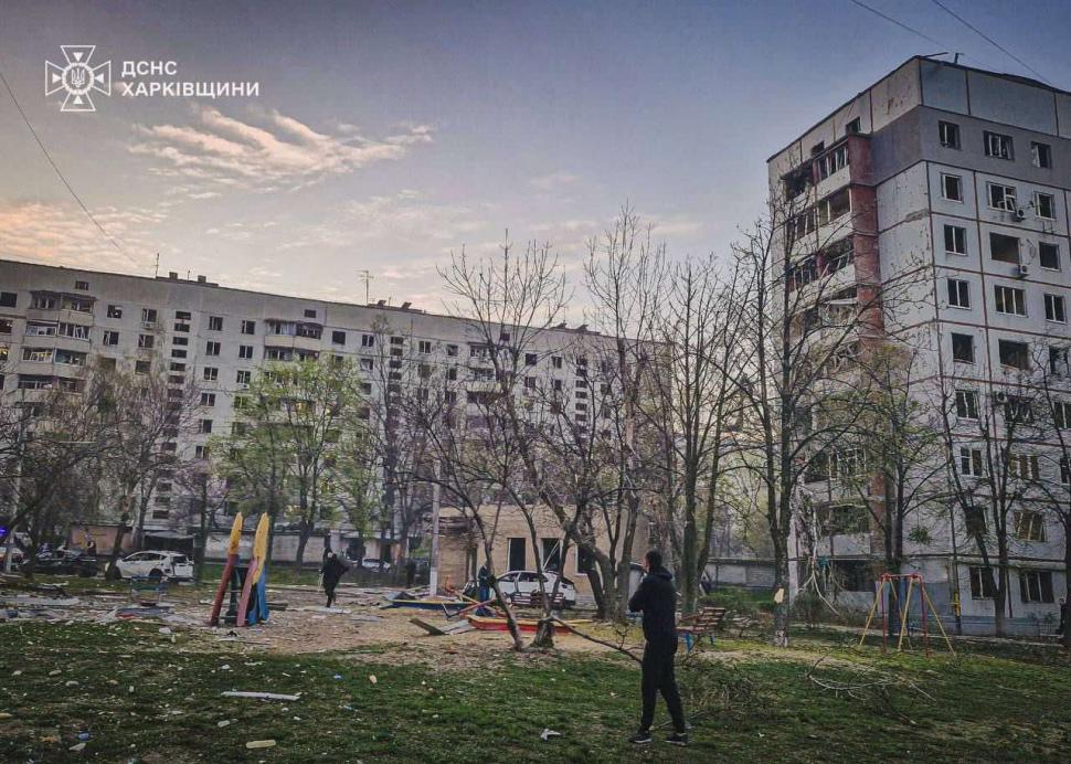 Rusia a bombardat civili ucraineni în noaptea dintre Joia și Vinerea Mare. Doi oameni au murit, alți 40 sunt răniți la Harkov și Sumî 966028