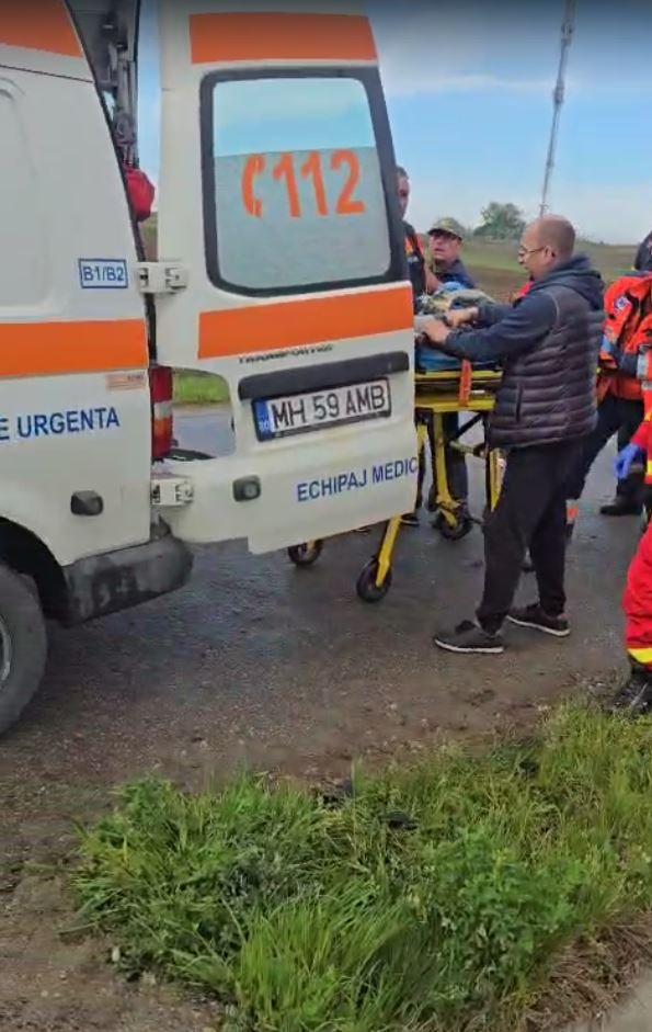 Accident grav, cu trei victime, în Mehedinţi, după ce o șoferiță de 19 ani s-a izbit violent cu mașina de un cap de pod 966341