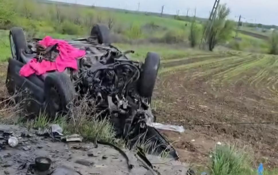 Accident grav, cu trei victime, în Mehedinţi, după ce o șoferiță de 19 ani s-a izbit violent cu mașina de un cap de pod 966344