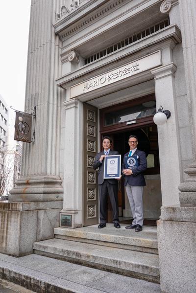 A fost creată prima vioară din lume realizată în întregime din sticlă. Cum arată și cât costă instrumentul muzical transparent 966635