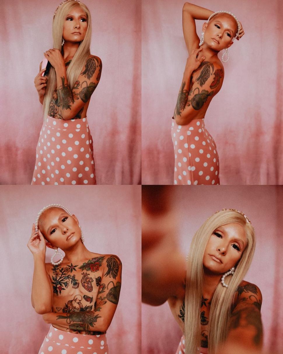 Lecţie de viaţă de la o fotografă. Şi-a făcut dublă mastectomie preventivă, fără implant sincron şi cicatricile le-a umplut cu tatuaje 966502