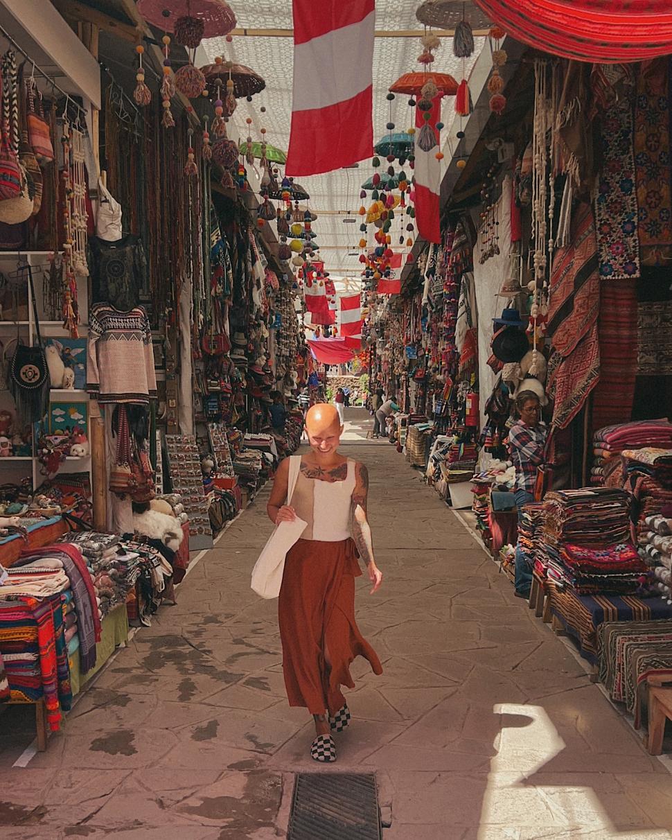 Lecţie de viaţă de la o fotografă. Şi-a făcut dublă mastectomie preventivă, fără implant sincron şi cicatricile le-a umplut cu tatuaje 966512