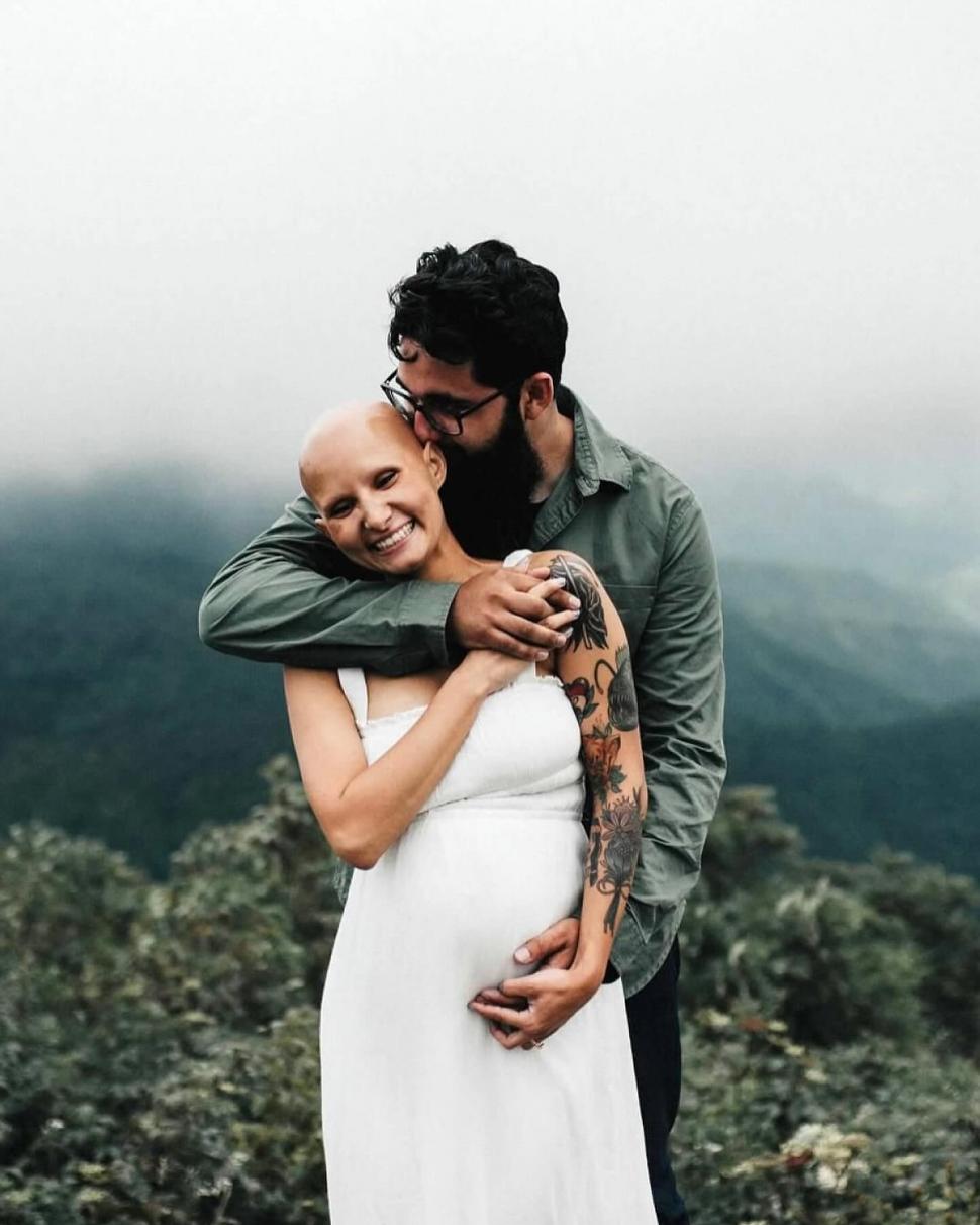 Lecţie de viaţă de la o fotografă. Şi-a făcut dublă mastectomie preventivă, fără implant sincron şi cicatricile le-a umplut cu tatuaje 966518