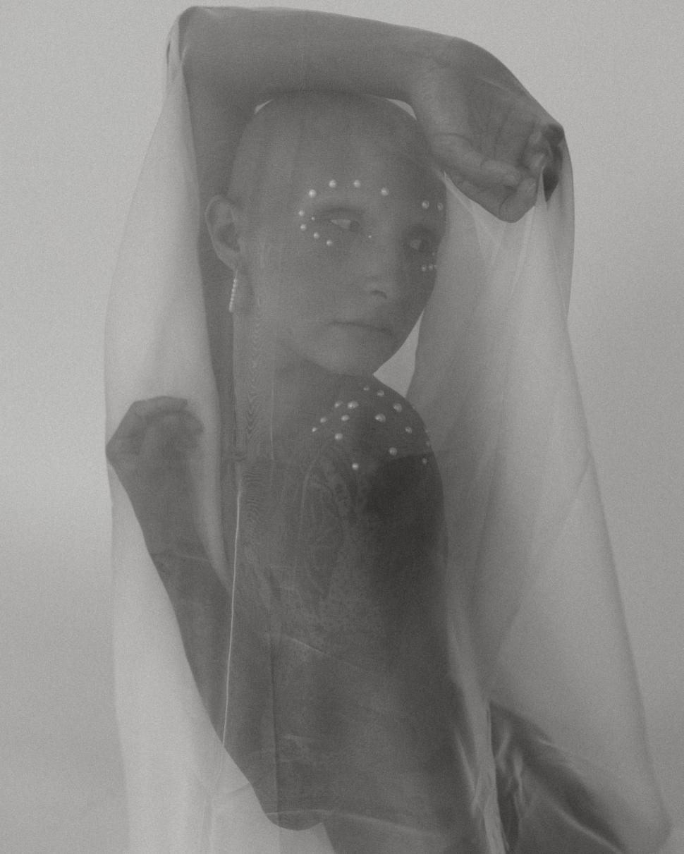 Lecţie de viaţă de la o fotografă. Şi-a făcut dublă mastectomie preventivă, fără implant sincron şi cicatricile le-a umplut cu tatuaje 966532