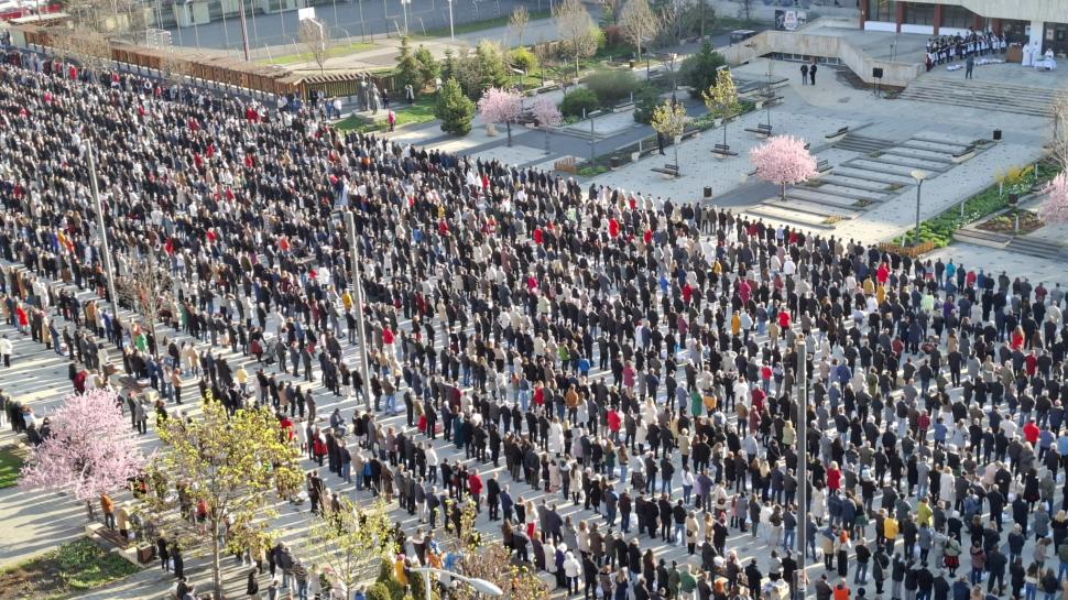 Mulțime impresionantă în Miercurea-Ciuc, oamenii au sfințit mâncarea de Paște. Apoi au cântat imnul Ungariei și pe cel secuiesc 966464