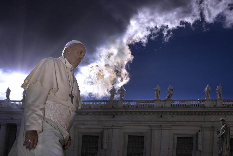 Cele mai impresionante imagini cu Papa Francisc. Momentul când s-a rugat singur în pandemie, în Piața Sf. Petru, a emoționat planeta 966723