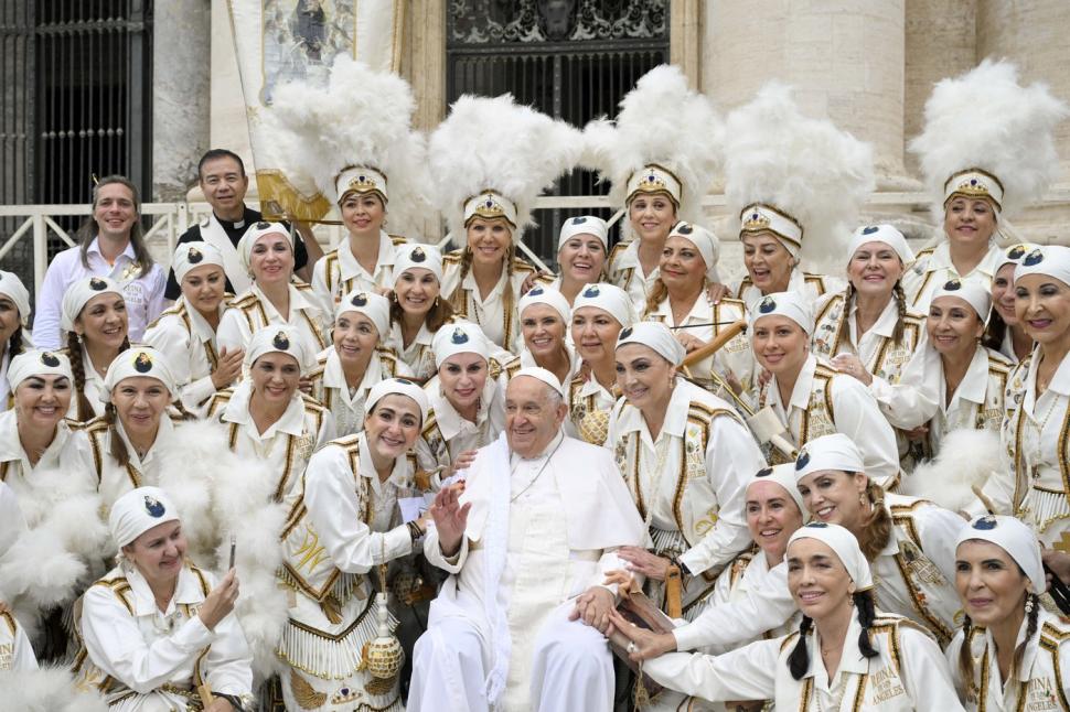 Cele mai impresionante imagini cu Papa Francisc. Momentul când s-a rugat singur în pandemie, în Piața Sf. Petru, a emoționat planeta 966728