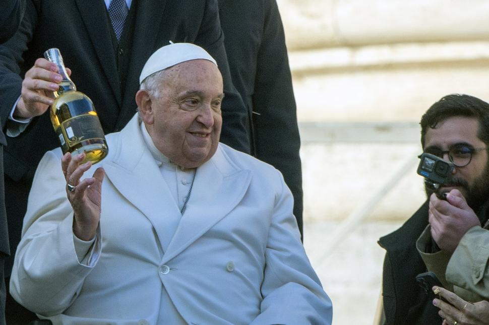 Cele mai impresionante imagini cu Papa Francisc. Momentul când s-a rugat singur în pandemie, în Piața Sf. Petru, a emoționat planeta 966729