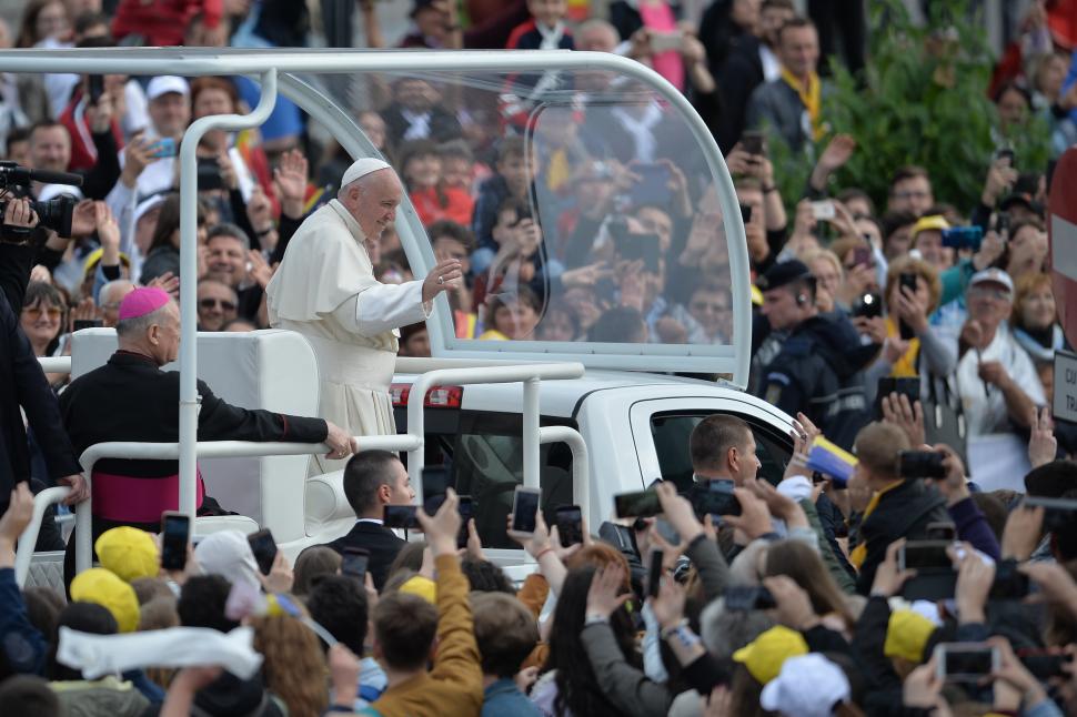 Imagini cu Papa Francisc în România. Ce le-a transmis atunci Suveranul Pontif sutelor de mii de credincioși care l-au așteptat 966760