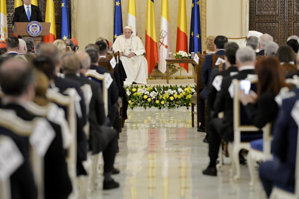 Imagini cu Papa Francisc în România. Ce le-a transmis atunci Suveranul Pontif sutelor de mii de credincioși care l-au așteptat 966766