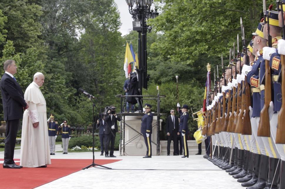Imagini cu Papa Francisc în România. Ce le-a transmis atunci Suveranul Pontif sutelor de mii de credincioși care l-au așteptat 966778