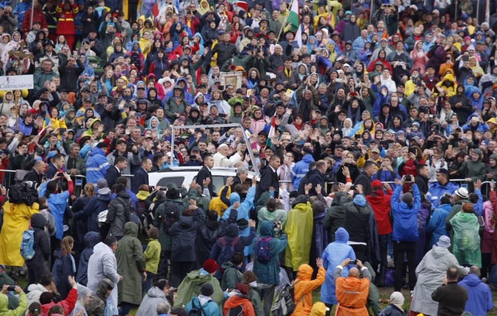 Imagini cu Papa Francisc în România. Ce le-a transmis atunci Suveranul Pontif sutelor de mii de credincioși care l-au așteptat 966779