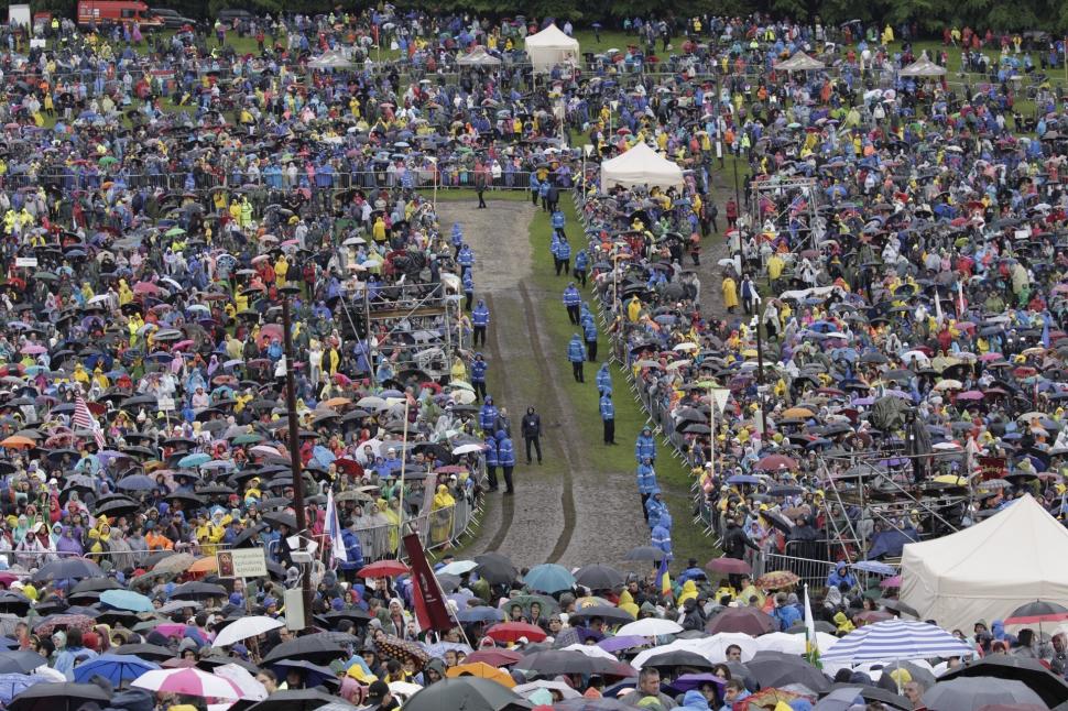 Imagini cu Papa Francisc în România. Ce le-a transmis atunci Suveranul Pontif sutelor de mii de credincioși care l-au așteptat 966781