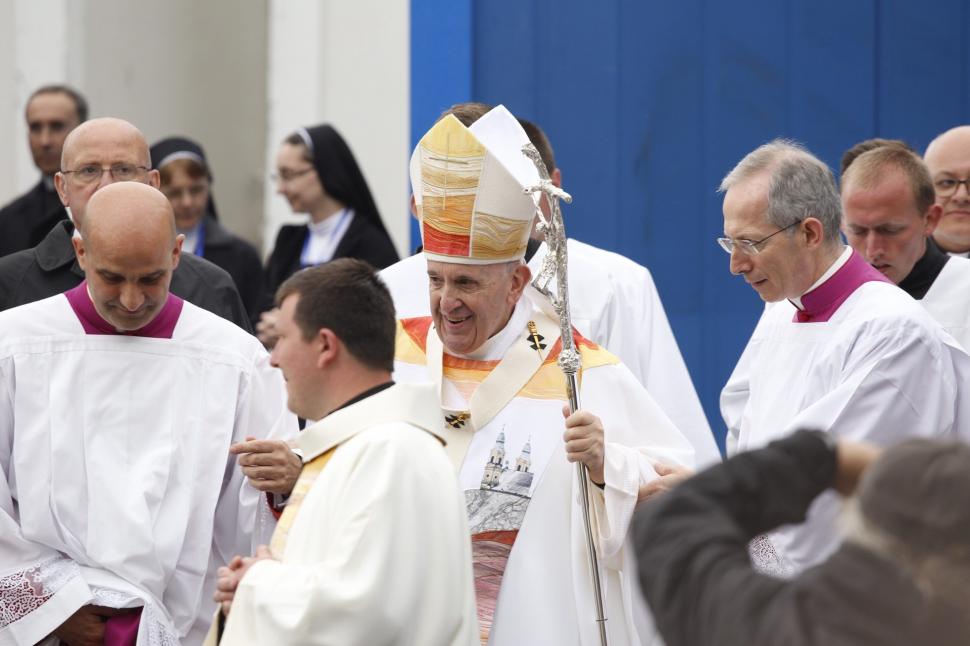 Imagini cu Papa Francisc în România. Ce le-a transmis atunci Suveranul Pontif sutelor de mii de credincioși care l-au așteptat 966782