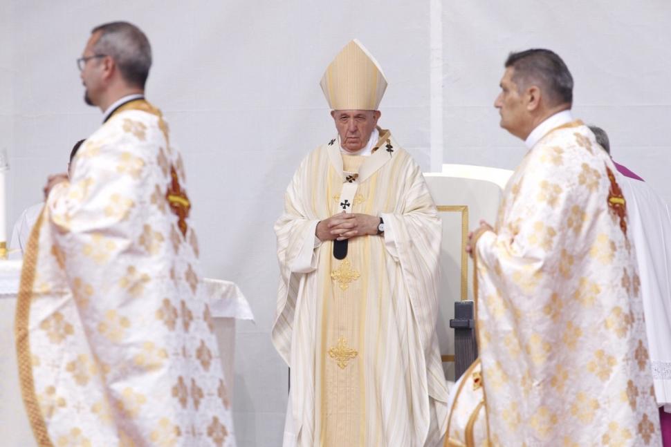 Imagini cu Papa Francisc în România. Ce le-a transmis atunci Suveranul Pontif sutelor de mii de credincioși care l-au așteptat 966789
