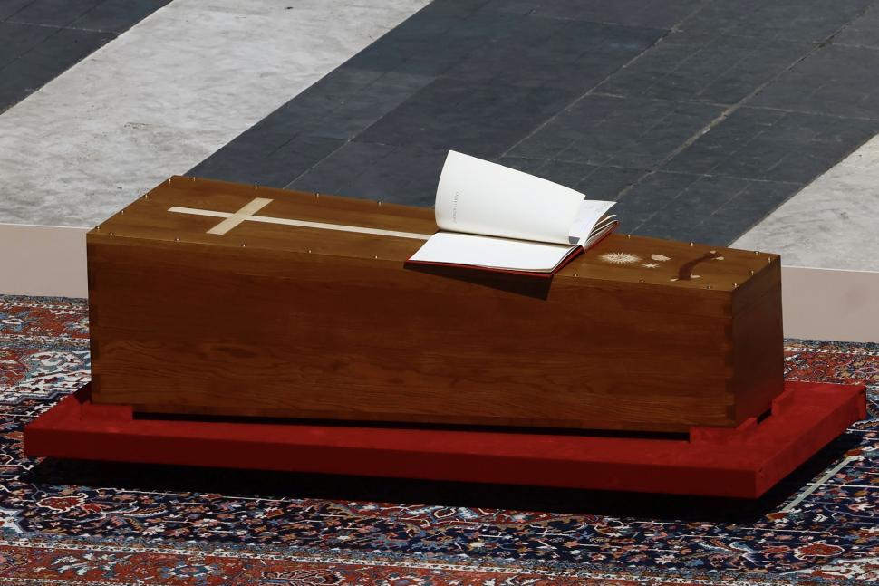 sicriu papa francisc