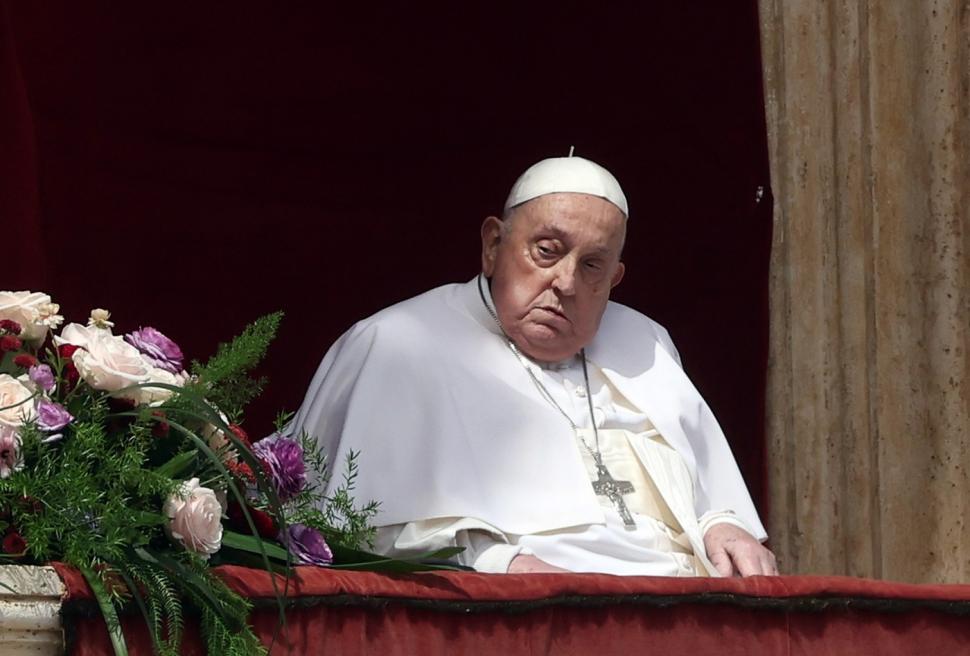 Ultimele imagini cu Papa Francisc, în duminica Paștelui, când a binecuvântat mulțimea și a coborât cu papamobilul printre oameni 966688