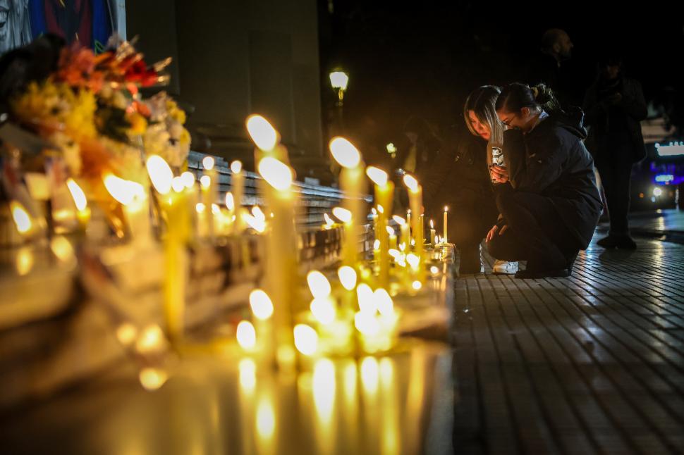 De la Vatican până în Filipine, credincioșii catolici își iau adio de la Papa Francisc. Lacrimi, rugăciuni și zile de doliu 966937