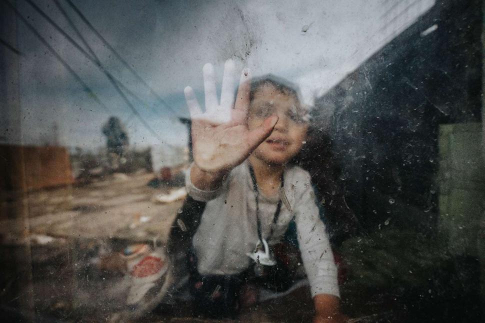 REPORTAJ. Oamenii din Grajduri. Locul unde zeci de copii sunt condamnați la o viață în mizerie și sărăcie extremă 966797