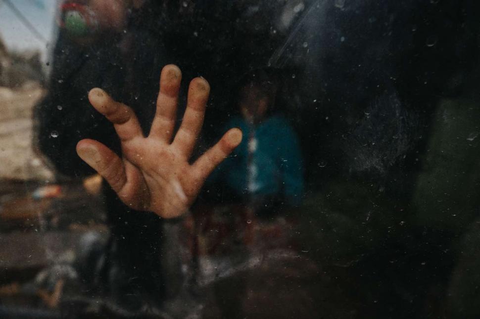 REPORTAJ. Oamenii din Grajduri. Locul unde zeci de copii sunt condamnați la o viață în mizerie și sărăcie extremă 966807