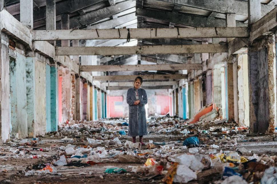 REPORTAJ. Oamenii din Grajduri. Locul unde zeci de copii sunt condamnați la o viață în mizerie și sărăcie extremă 966808