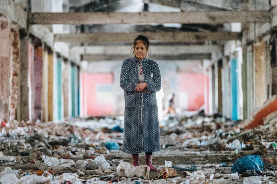 REPORTAJ. Oamenii din Grajduri. Locul unde zeci de copii sunt condamnați la o viață în mizerie și sărăcie extremă 966812